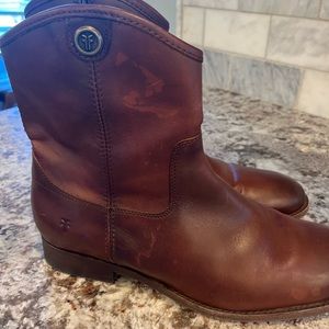 FRYE MELISSA BUTTON SHORT 2 BOOTS REDWOOD Size 9